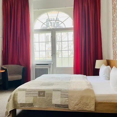 Castell Am Kurfuerstendamm 3*
