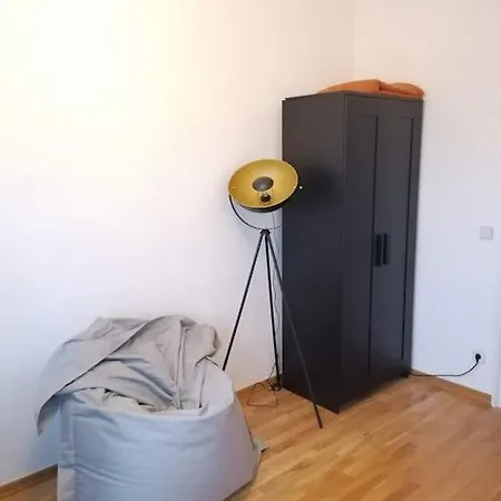Zwei Charmante Mit Wohnbereich In Zentraler Berliner Appartement *