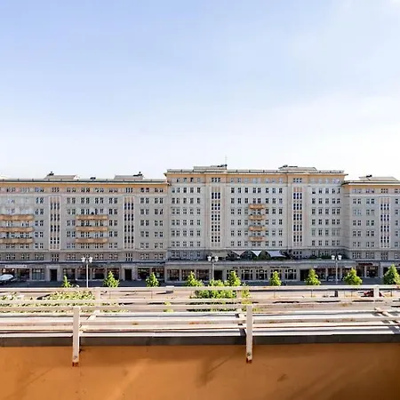 Zwei Charmante Mit Wohnbereich In Zentraler Berliner דירה