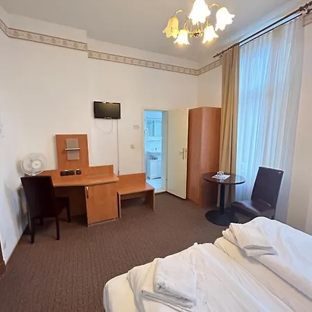 Adam Hotel 2*