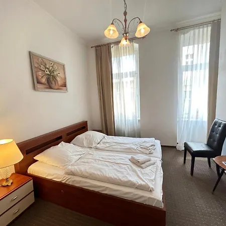 Adam Hotel 2*