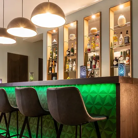 Leonardo Boutique City South Hotel 4*