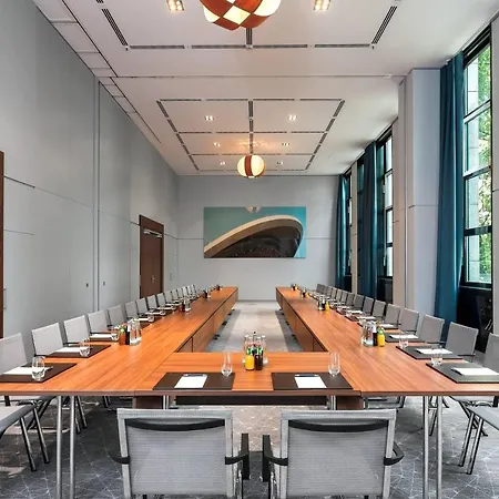 Sheraton Grand Esplanade 5* Berlim