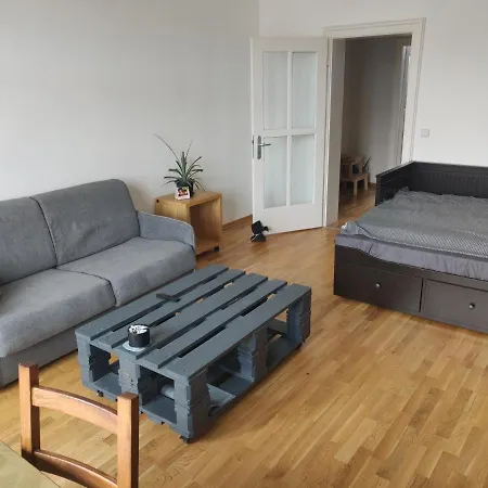 Zwei Charmante Mit Wohnbereich In Zentraler Berliner * ברלין