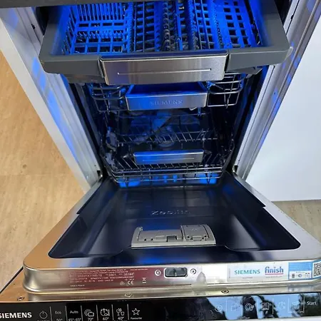 Traumhafte Haushaelfte Mit Kamin, Garten & Whirlpool Apartment *