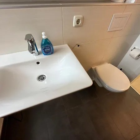 Traumhafte Haushaelfte Mit Kamin, Garten & Whirlpool Apartment *