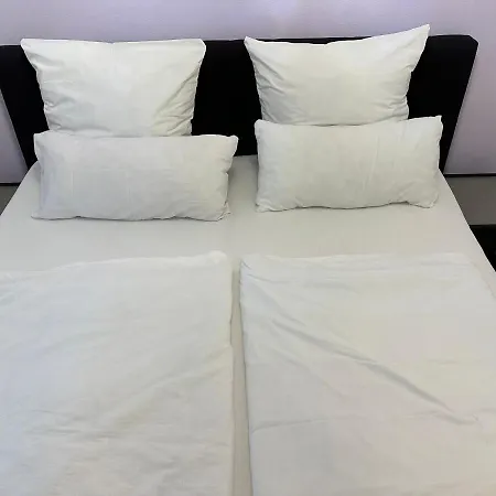 Traumhafte Haushaelfte Mit Kamin, Garten & Whirlpool Apartment *