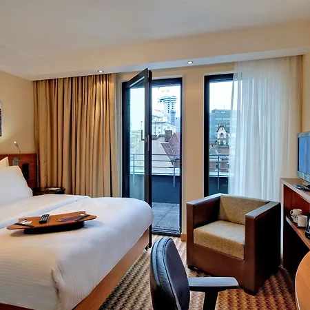 Hampton By Hilton West 3*