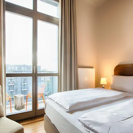 Mondrian Am Checkpoint Charlie 4*