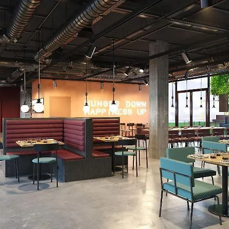 Отель The Social Hub Alexanderplatz 4*