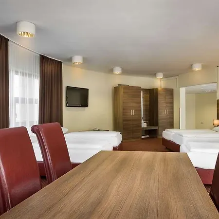Garner - Schoeneberg By Ihg Отель