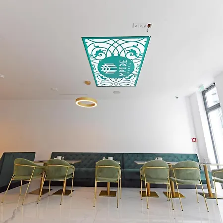 Hotel M-pire 4*