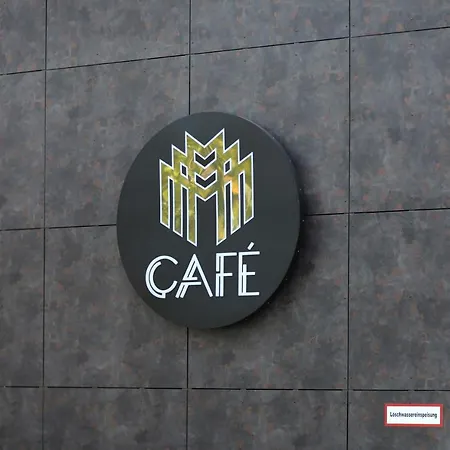 Hotel M-pire