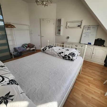 One Private Available In A Two In Tegel, Βερολίνο