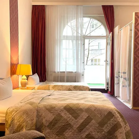 Castell Am Kurfuerstendamm 3*