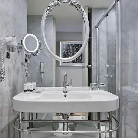 Titanic Gendarmenmarkt Hotel Berlin