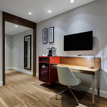 Titanic Gendarmenmarkt Otel 5*