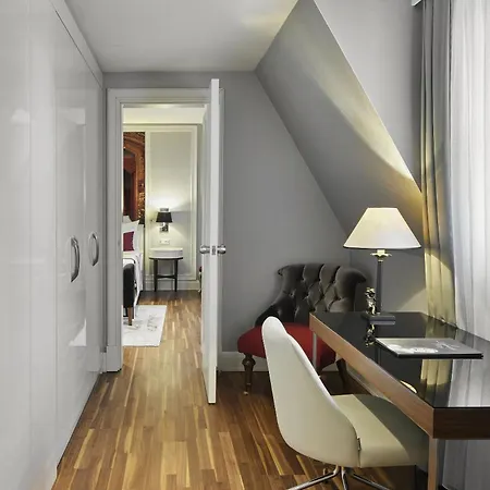 Titanic Gendarmenmarkt Hotel 5*