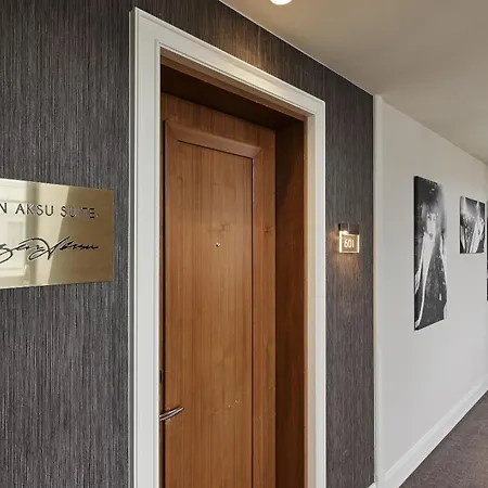 Otel Titanic Gendarmenmarkt Berlin