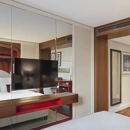 Hotel Titanic Gendarmenmarkt 5*