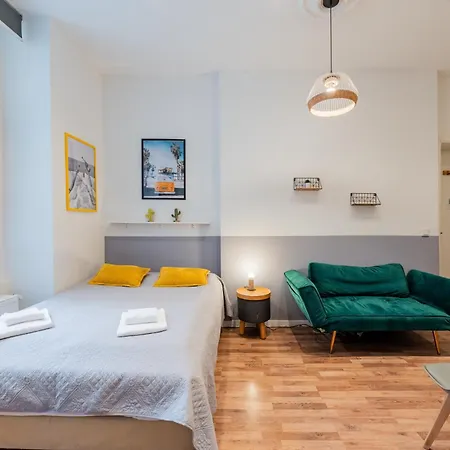 2 Bedroom Flat In Trendy Area / Self Check-in Apartment *