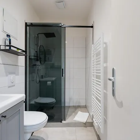 2 Bedroom Flat In Trendy Area / Self Check-in Apartment Berlin