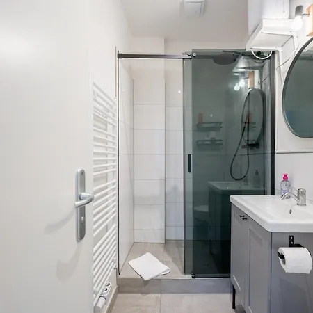 2 Bedroom Flat In Trendy Area / Self Check-in *
