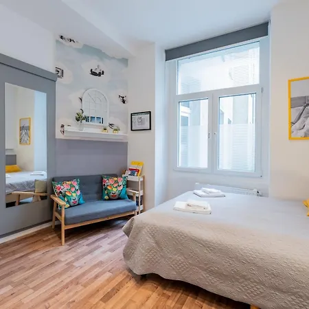 Apartment 2 Bedroom Flat In Trendy Area / Self Check-in