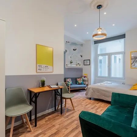 2 Bedroom Flat In Trendy Area / Self Check-in * Berlin