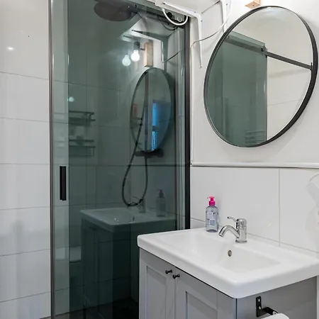2 Bedroom Flat In Trendy Area / Self Check-in