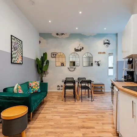 2 Bedroom Flat In Trendy Area / Self Check-in Apartment *