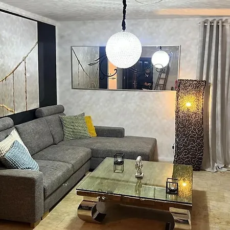 Appartamento Ein Charmanter Zweifamilienhaus Berlino