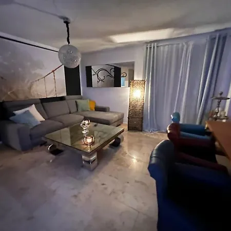 Ein Charmanter Zweifamilienhaus Appartamento