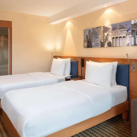 Hotel Hampton By Hilton West 3*