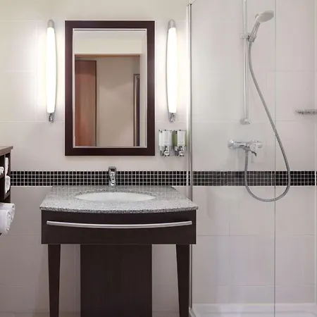 Hotel Hampton By Hilton West 3*