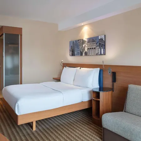 Hampton By Hilton West