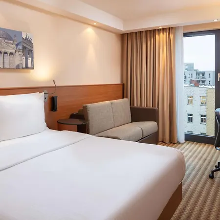Hampton By Hilton West Hotel