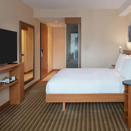Hampton By Hilton West