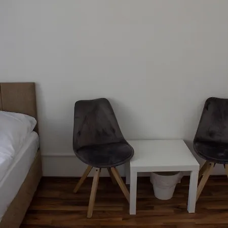Metropol Hostel *