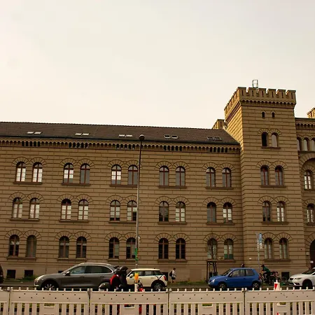 Metropol Hostel *
