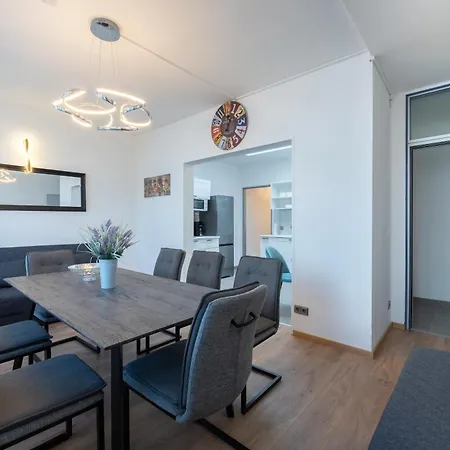 Big 7rms Loft, 1alocation Apartment