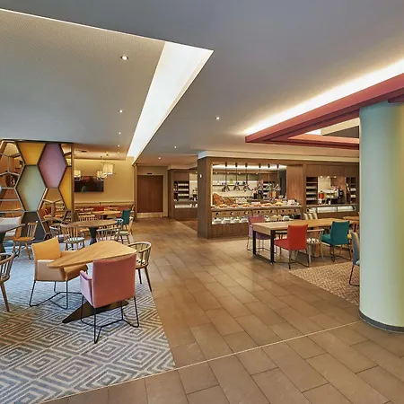 Hampton By Hilton West Hotel