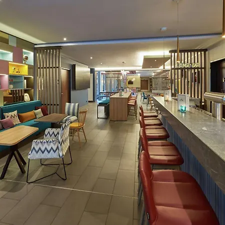 Hotel Hampton By Hilton West 3*