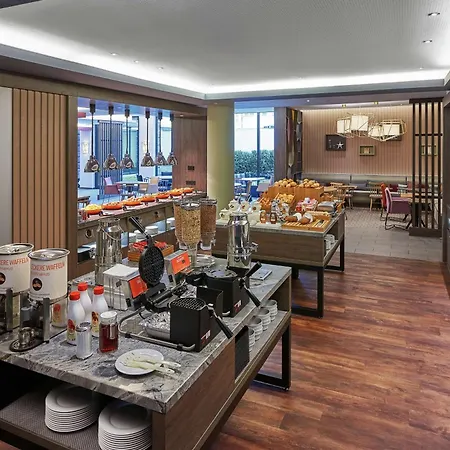 Hotel Hampton By Hilton West 3*