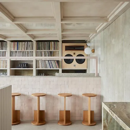 Locke At East Side Gallery Hotel 4*