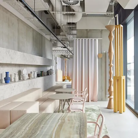Hotel Locke At East Side Gallery 4*
