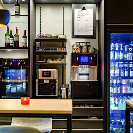 Ibis Hauptbahnhof Hotel 3*