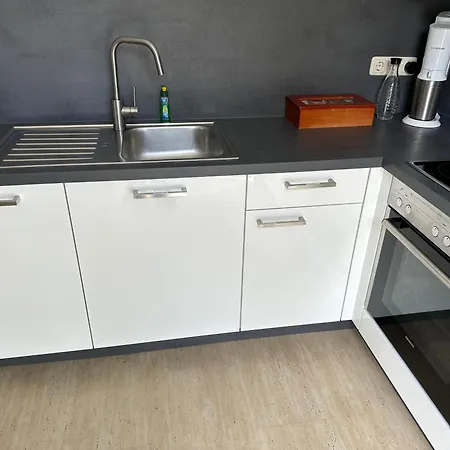 Traumhafte Haushaelfte Mit Kamin, Garten & Whirlpool Berlin