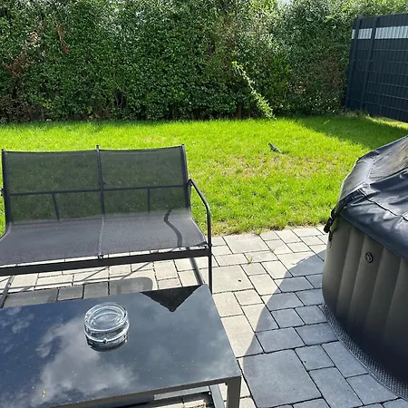 Traumhafte Haushaelfte Mit Kamin, Garten & Whirlpool Apartment Berlin