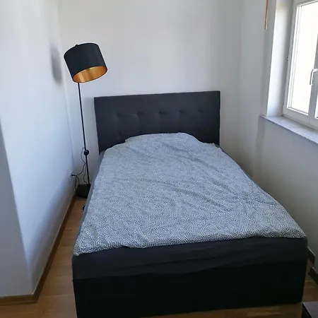 Zwei Charmante Mit Wohnbereich In Zentraler Berliner ברלין